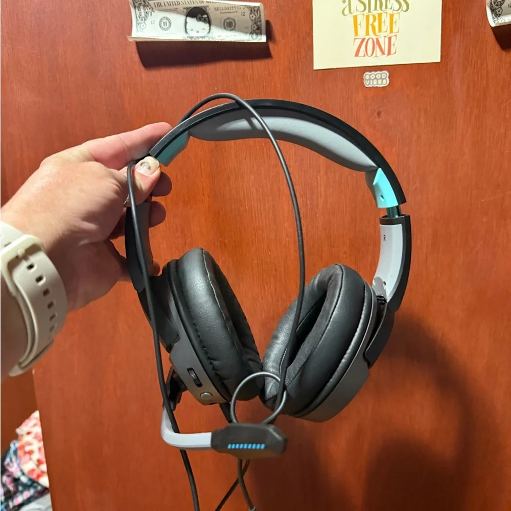 Wireless Gaming Headset with Microphone - Black and Silver